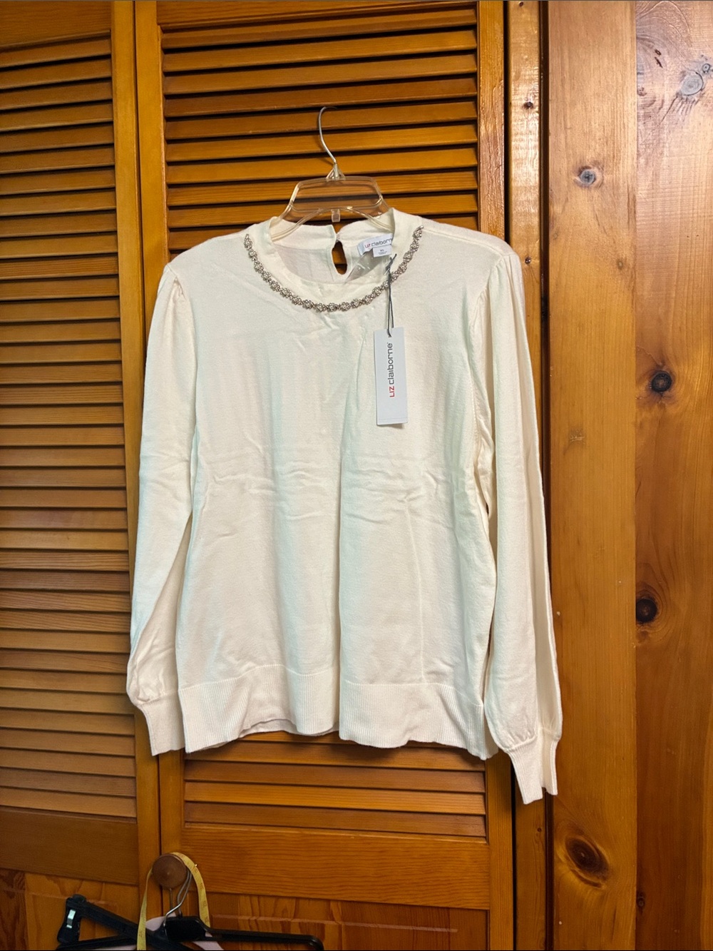 Liz Claiborne Ivory Long-Sleeve Sweater with Beaded Necklace length 25”